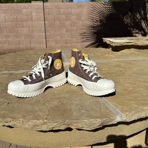 Women’s 7.5 Converse All Star Lugged platform